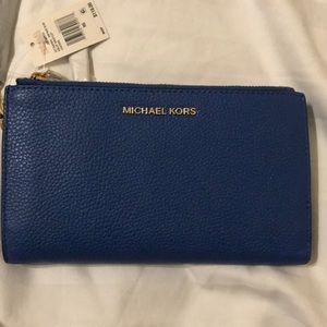 Beautiful Blue Michael Kors Jet Set wallet